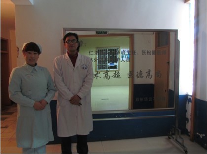 外四科张松健医生(右)、孙丹护士(左)