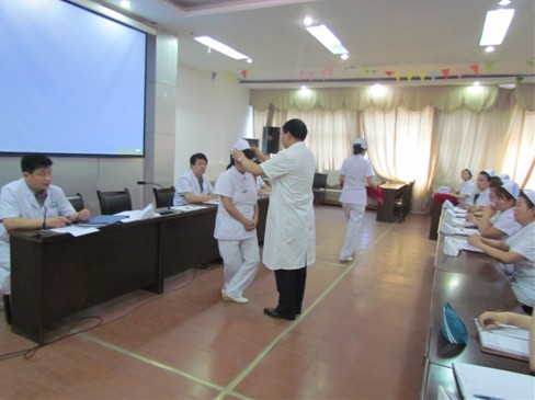 我院举行护理管理人员授帽仪式