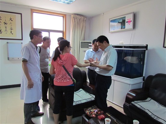 上海知名医院劳杰教授来我院坐诊及成功进行手术演示