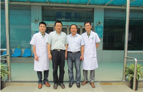 上海知名医院劳杰教授来我院坐诊及成功进行手术演示