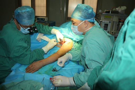 河南省臂丛神经损伤治疗新进展暨显微外科新技术学习班开班典礼 在郑州仁济医院举行