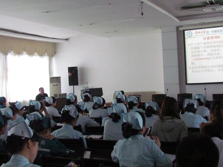 郑州大学附属医院急诊科主任兰超来我院讲解急救知识