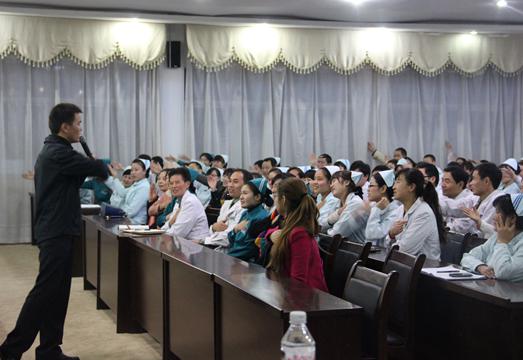 郑州仁济医院举办青天河拓展训练活动