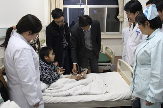 国际知名矫形专家、康复中心秦泗河教授来我院会诊