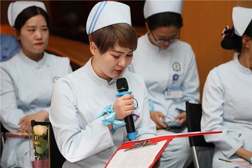 代曼护士长讲述超越同事情谊的亲情.jpg 代曼护士长讲述超越同事情谊的亲情.jpg