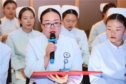 吴培雅护士讲述与护士闺蜜之间的故事.jpg 吴培雅护士讲述与护士闺蜜之间的故事.jpg